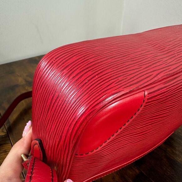 Louis Vuitton Vintage Trocadero 24 Red Epi Leather Crossbody Bag - Picture 13 of 16